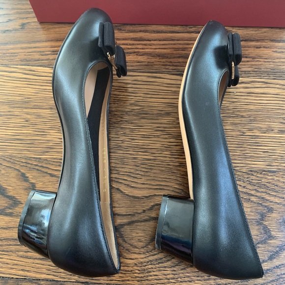 Salvatore Ferragamo, signature Vara bow pumps - Picture 6 of 8